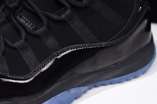 Chep Onekick Cap 378037-005 and Air 11 black Jordan Gown 0709